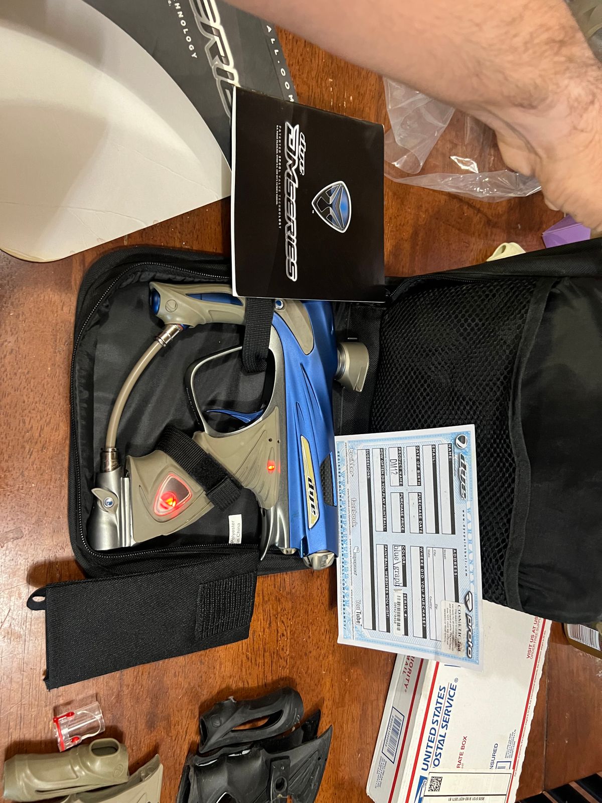 Blue/tan dye dm12