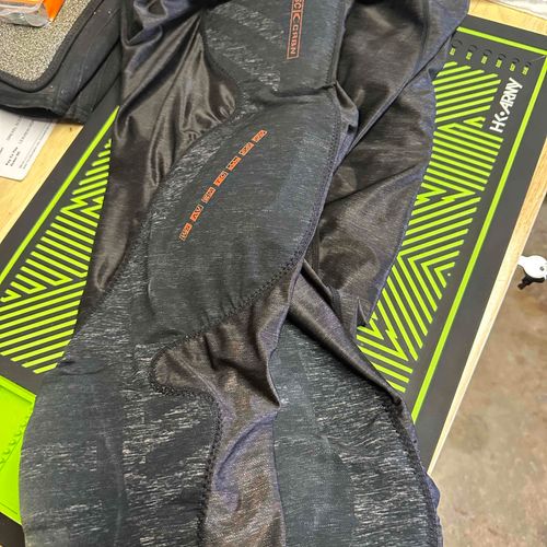 Carbon slide pants
