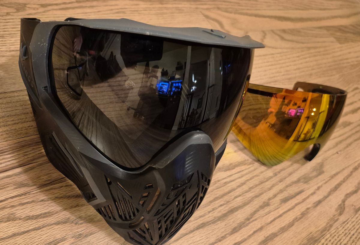 Bunker King CMD Mask w/ 3 lenses + LTD strap and bandana.