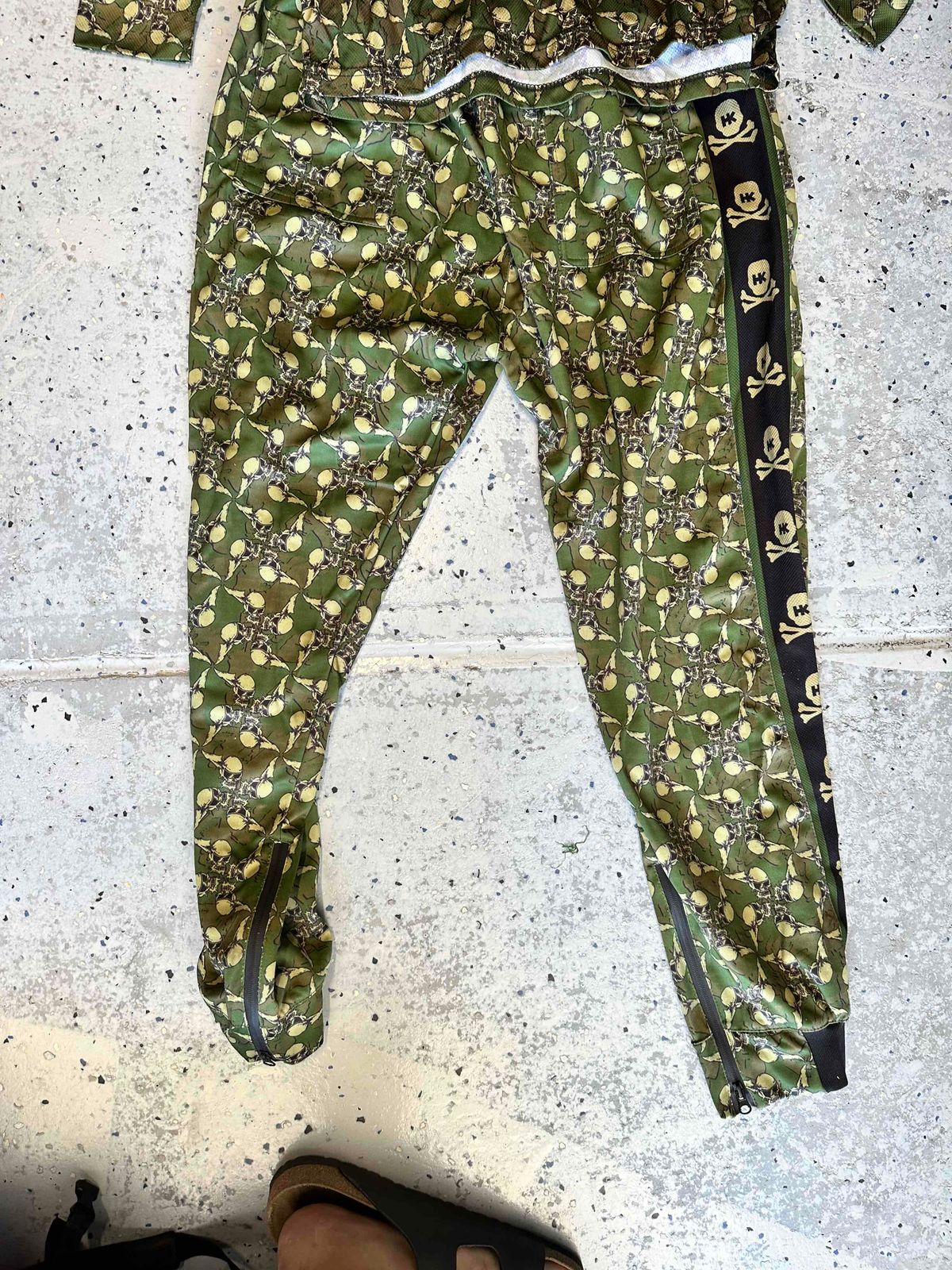 OG - HK Army flying skulls Outfit - Vaulted