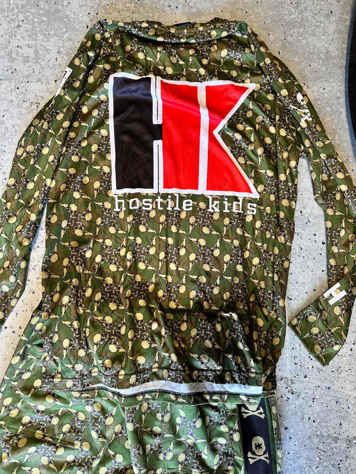 OG - HK Army flying skulls Outfit - Vaulted