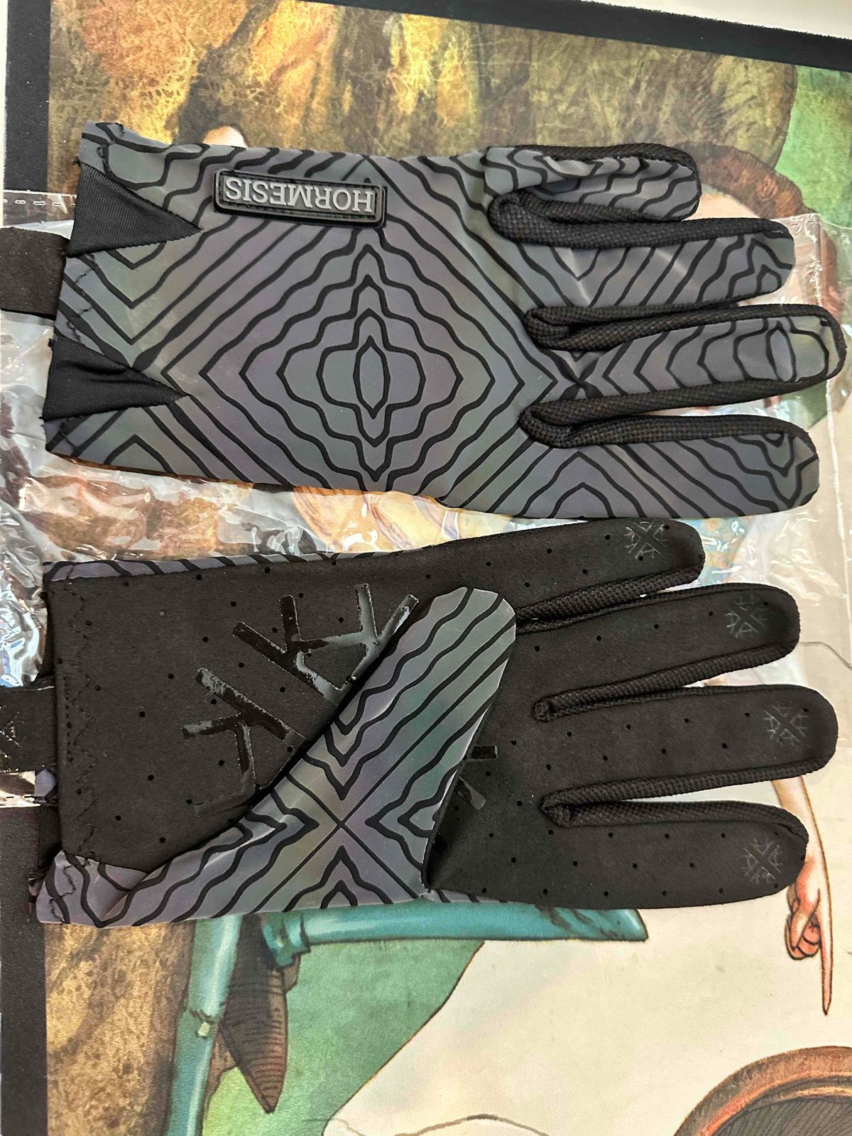 Hormesis - chameleon gloves - Large