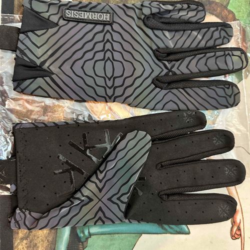 Hormesis - chameleon gloves - Large