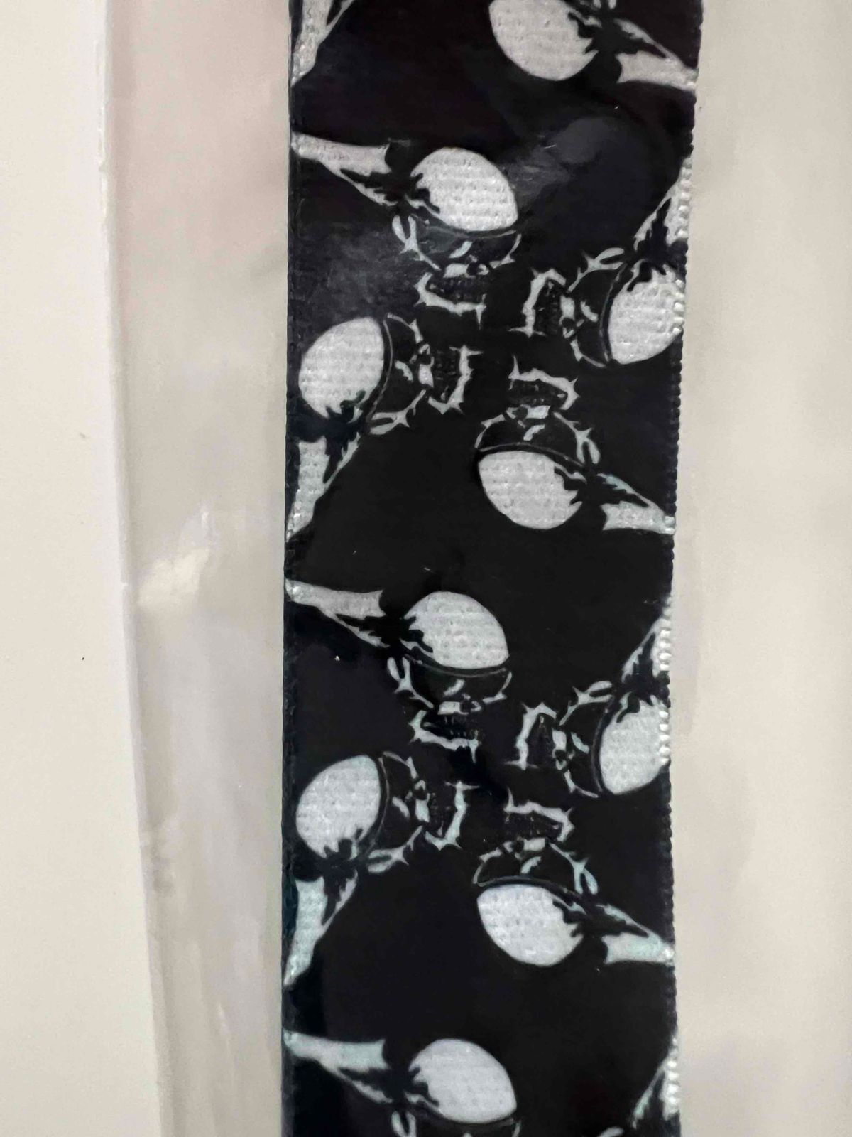 Sandana black and white mask strap