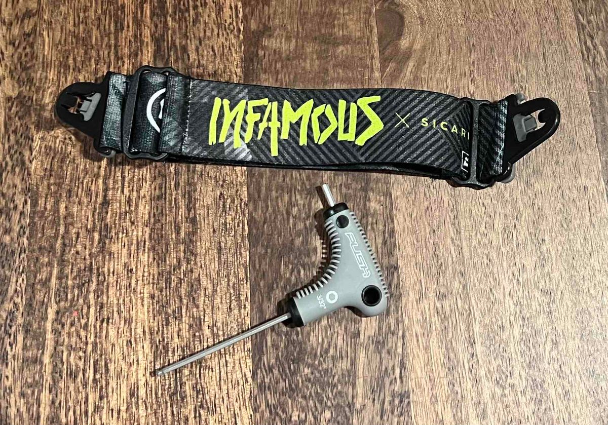 Push Unit Infamous strap and tool