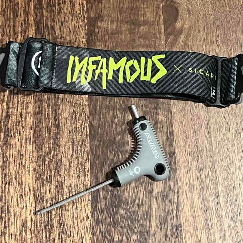 Push Unit Infamous strap and tool