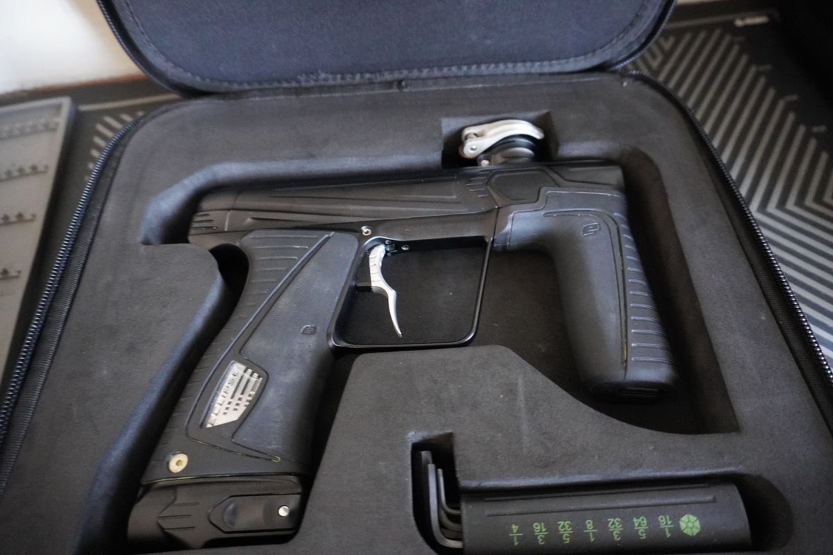 Planet Eclipse Gtek 180R Paintball Gun - Midnight / Extra Tan Grips