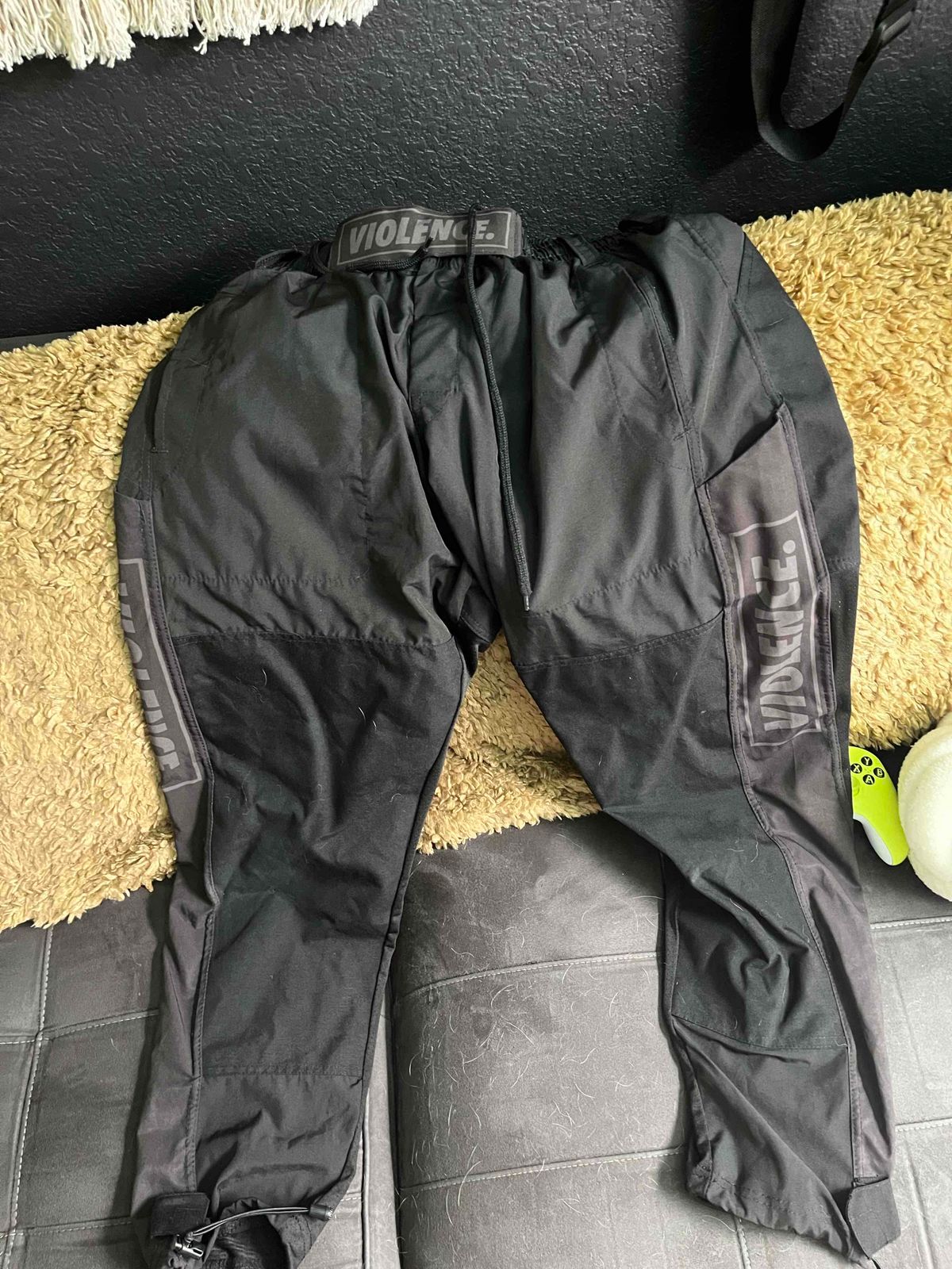 Violence pants