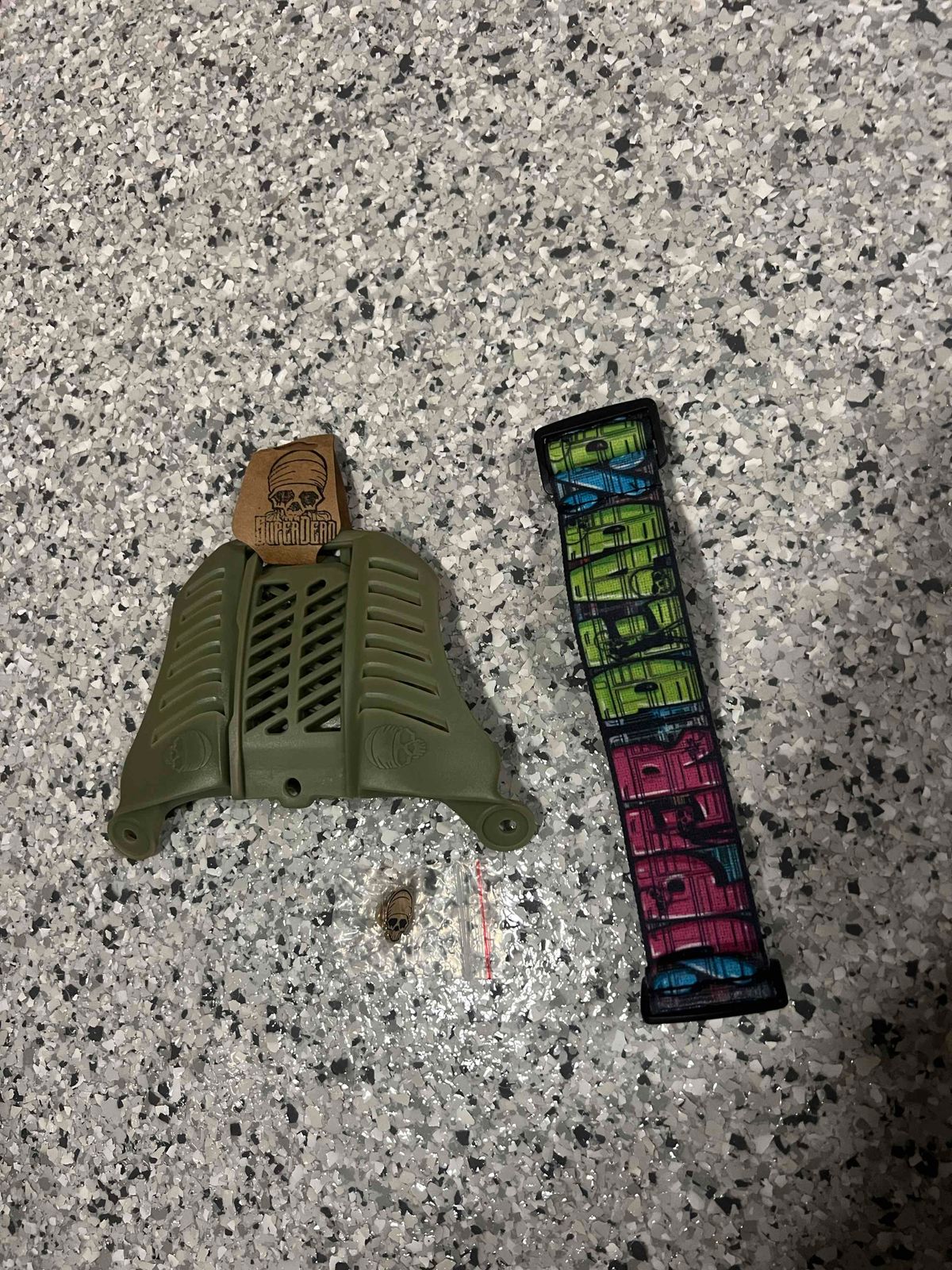 SuperDead ProFlex Ears, Strap & Pin