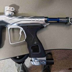 Brand new Dye DLS v2 bolt
