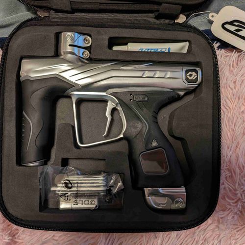 Brand new Dye DLS v2 bolt