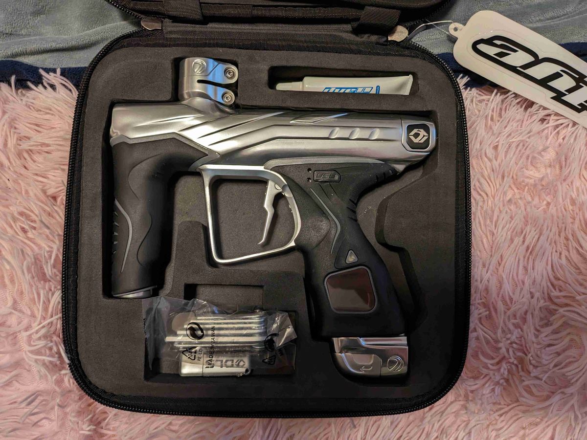 Brand new Dye DLS v2 bolt
