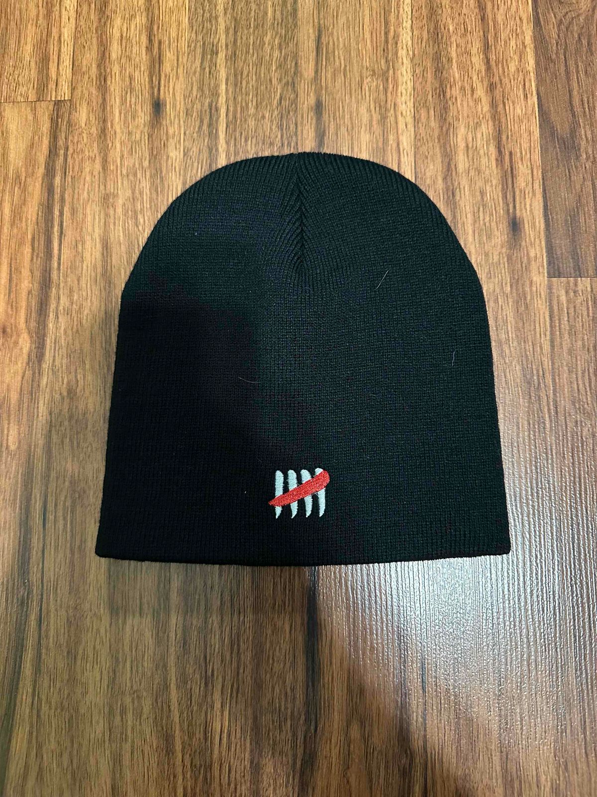 EOTS cuffless beanie 