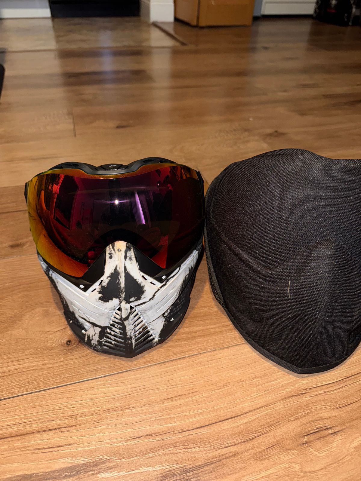 Push Unite Infamous White Skull/Red Lens Mask