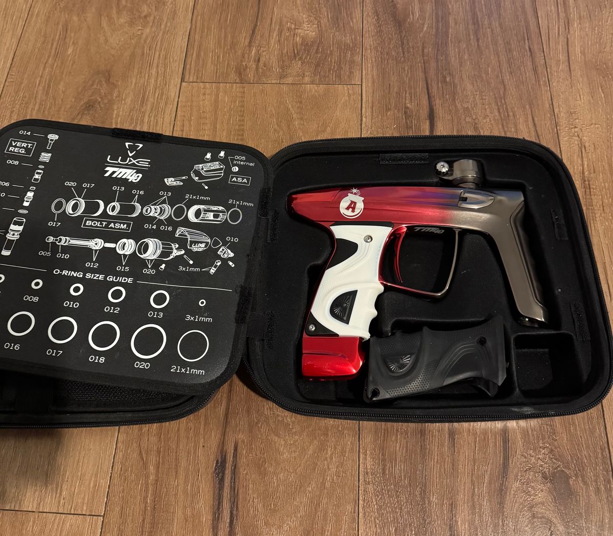 DLX Luxe Tm40 Limited Edition Red/Silver Fade Paintball Marker