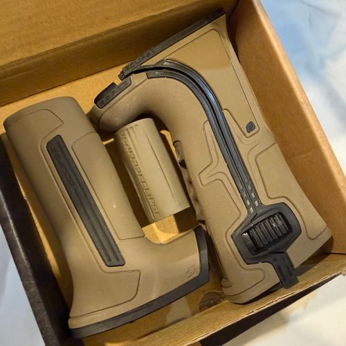 CS3 grips, tan