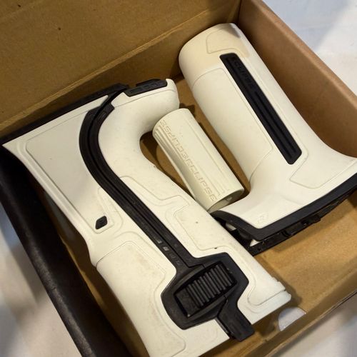 CS3 grips, white