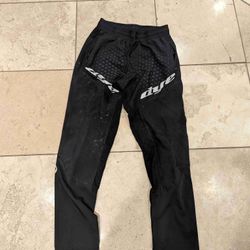 Dye pants