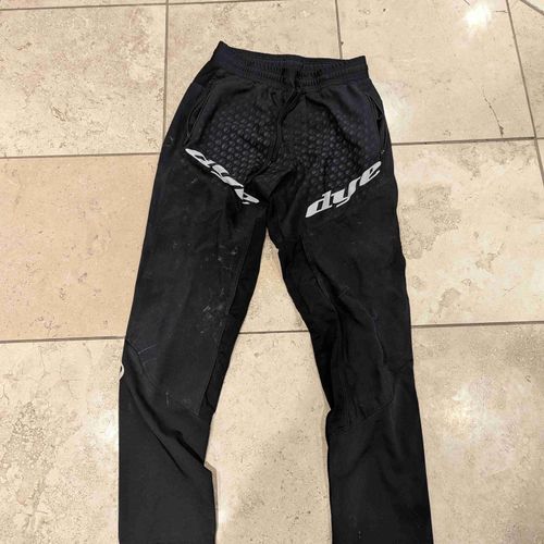 Dye pants