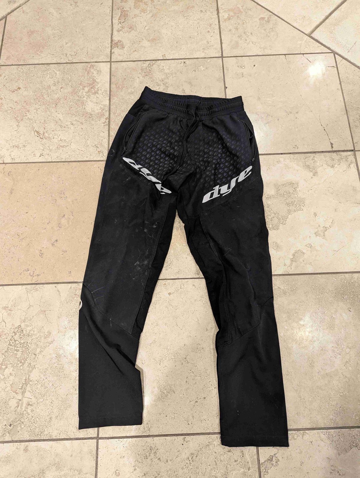 Dye pants