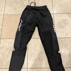 Dye pants
