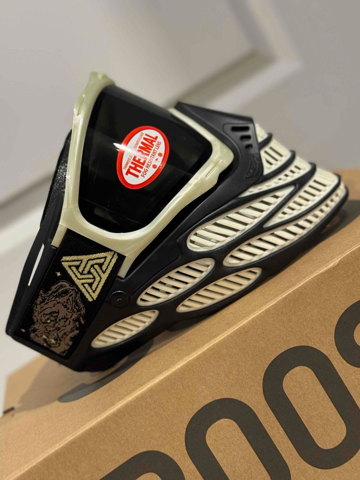 OG CRISP WHITE VENTS F8