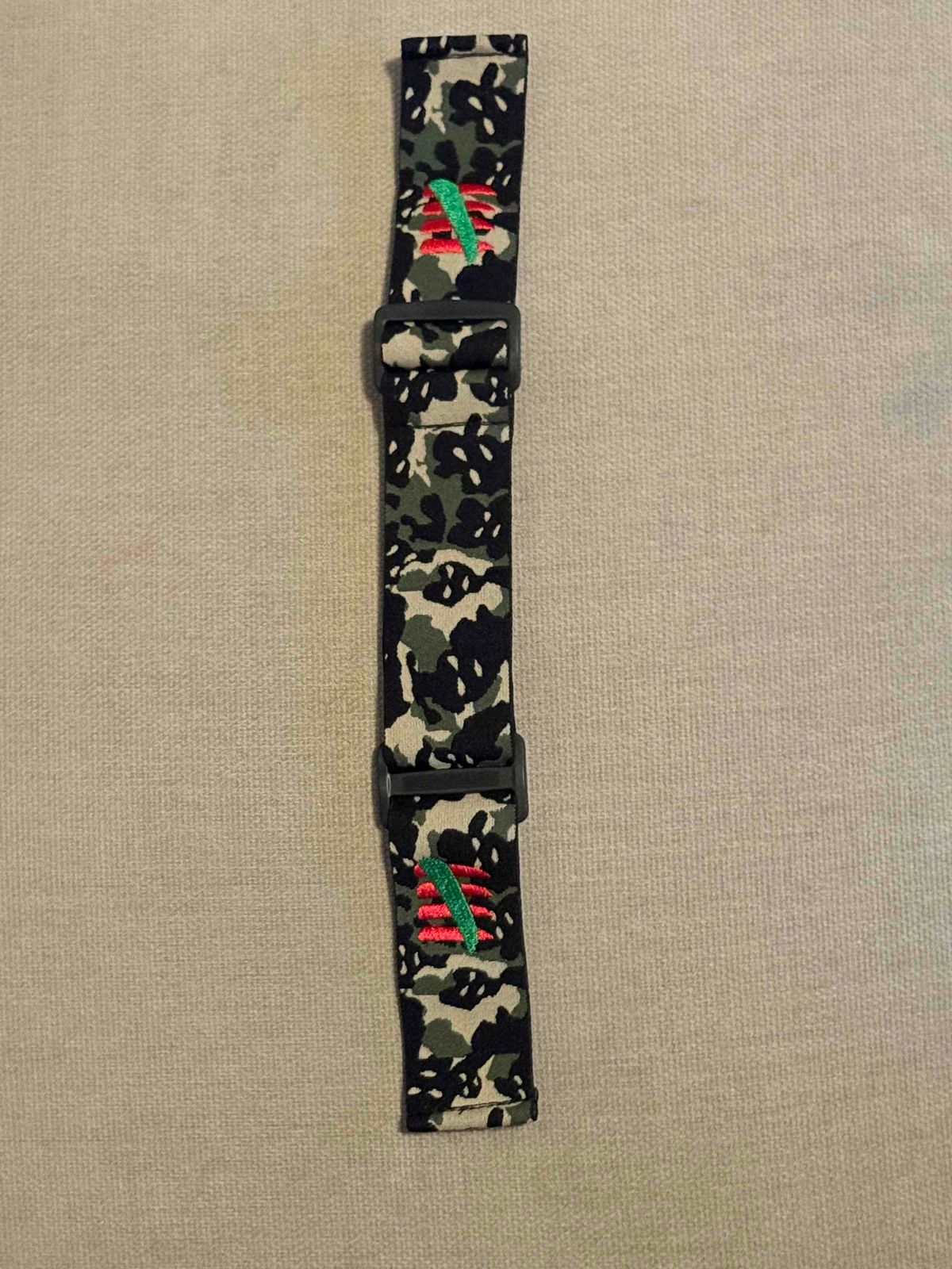ENEMY OF THE STATE - Camo Strap - Red/green hash